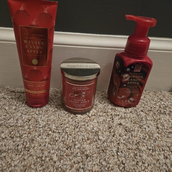 Bath & Body Works Winter Candy Apple Set - Red - Picture 1 of 3